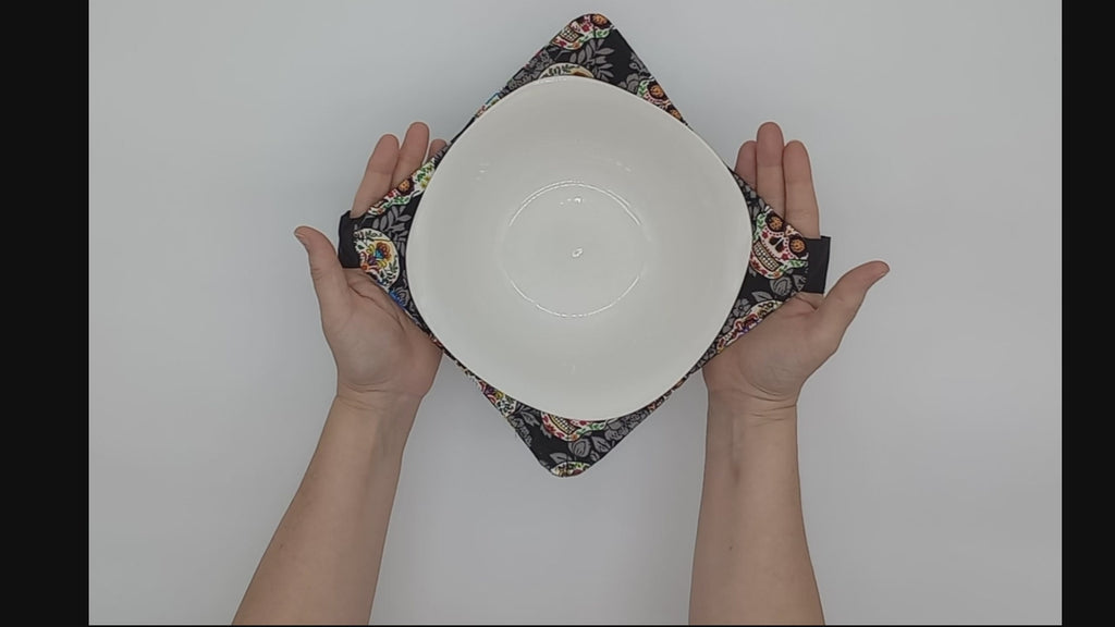 Calaveras de Azúcar (Sugar Skulls) Microwavable Bowl Cozy with Hand Support