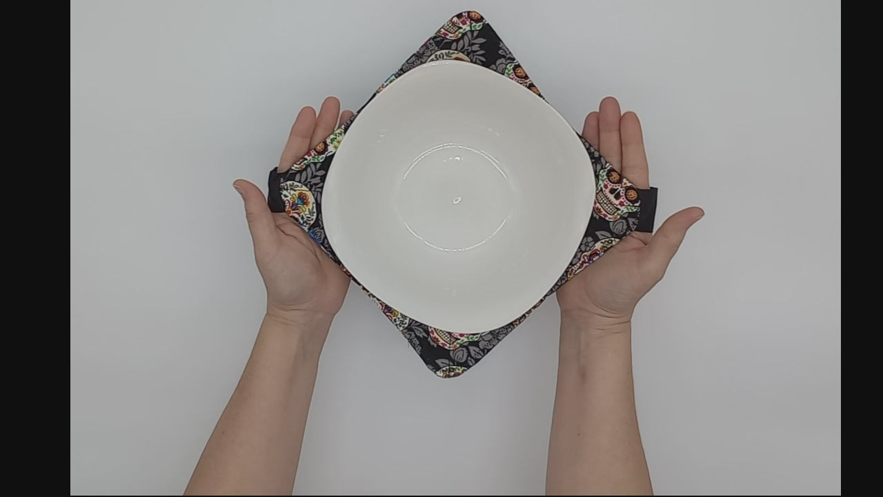 Calaveras de Azúcar (Sugar Skulls) Microwavable Bowl Cozy with Hand Support
